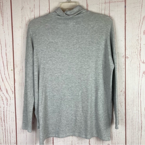 Lucky Brand S Small Basic Turtle Neck Top Gray Lightweight Stretch High Low Hem - Picture 7 of 8